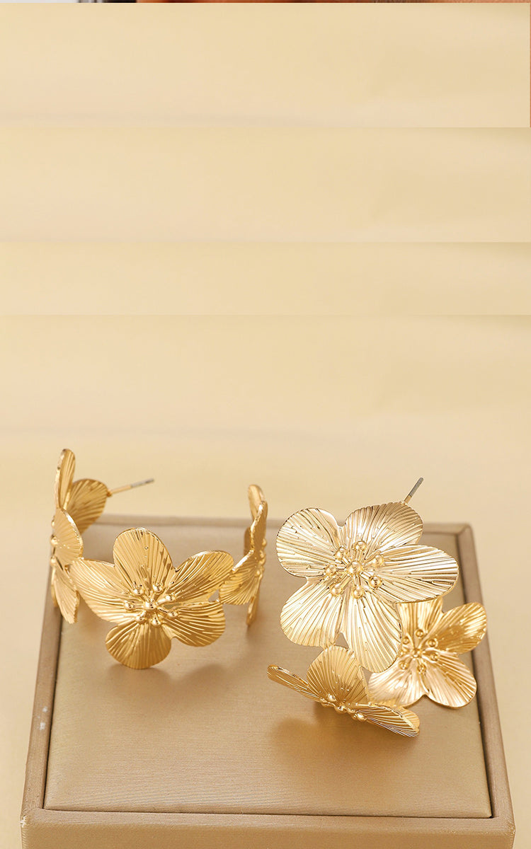 TRIPLE PETAL CHARM EARRINGS